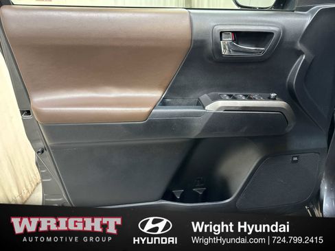 Used 2018 Toyota Tacoma Limited image 9