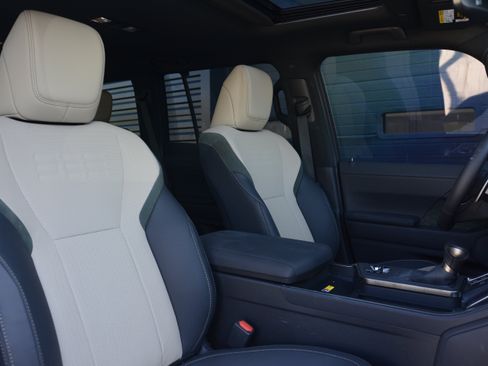 Used 2025 Lexus GX 550 AWD/4WD image 27