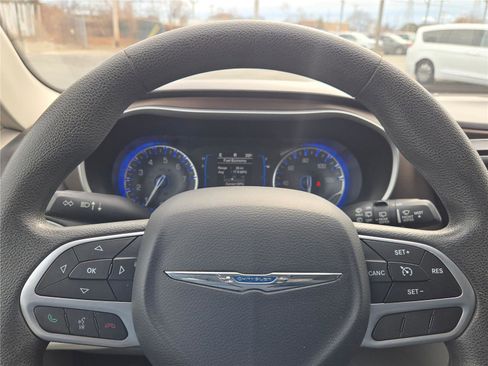 Certified 2017 Chrysler Pacifica Touring image 29