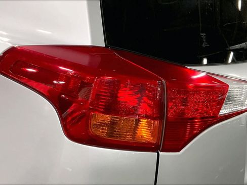 Used 2015 Toyota RAV4 LE AWD/4WD image 29