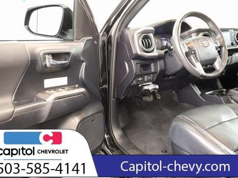 Used 2019 Toyota Tacoma TRD Off-Road w/ TRD Premium Off Road Package AWD/4WD image 10