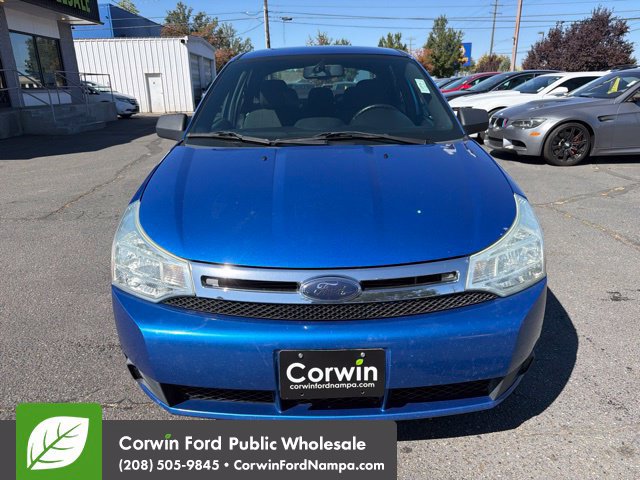 Used 2010 Ford Focus SE FWD image 2