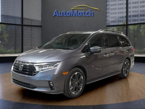 Used 2024 Honda Odyssey Elite image 3