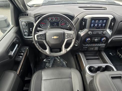 Used 2022 Chevrolet Silverado 2500 LT w/ Convenience Package image 2