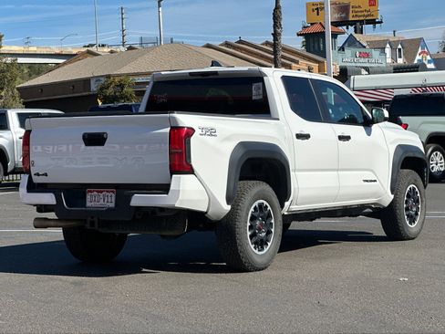 Used 2025 Toyota Tacoma TRD Off-Road image 5