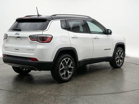 Used 2025 Jeep Compass Limited image 9