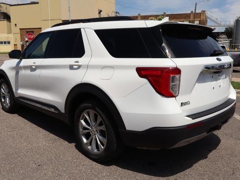 Used 2020 Ford Explorer XLT w/ Equipment Group 202A AWD/4WD image 4