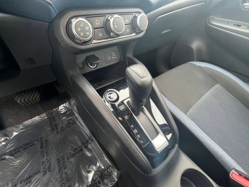 Used 2025 Nissan Versa SV FWD image 39
