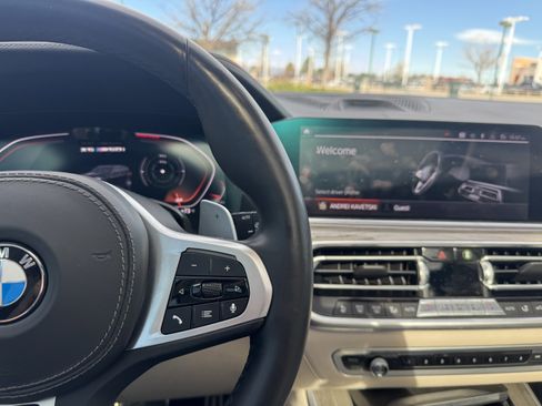 Used 2020 BMW X5 M50i w/ Executive Package image 27