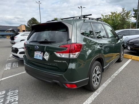 Used 2023 Subaru Forester Premium AWD/4WD image 3