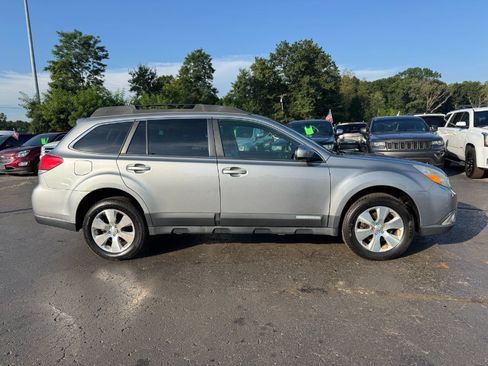 Used 2010 Subaru Outback 3.6R Limited AWD/4WD image 6