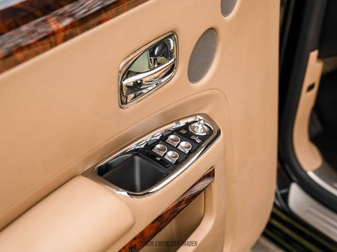 Used 2014 Rolls-Royce Ghost image 32