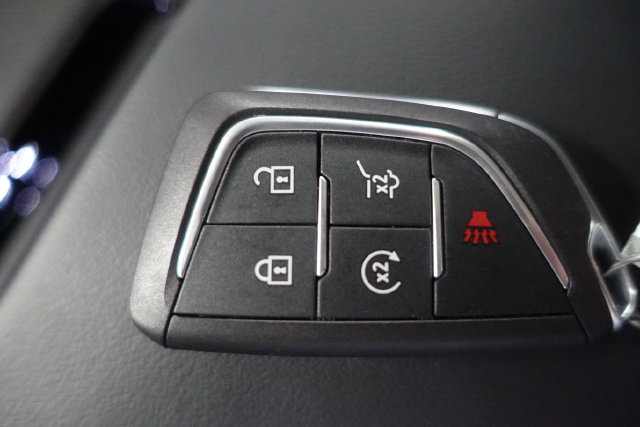 Used 2025 Cadillac Lyriq Luxury w/ LPO, Floor Liner Package AWD/4WD image 17