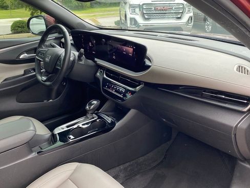 Used 2024 Buick Envista Avenir FWD image 31