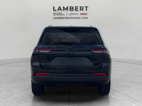 Used 2023 Jeep Grand Cherokee Altitude AWD/4WD image 4