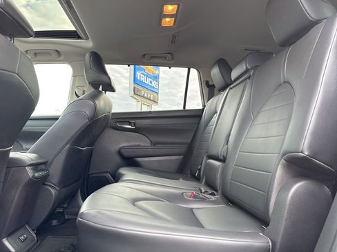 Used 2020 Toyota Highlander XLE image 15