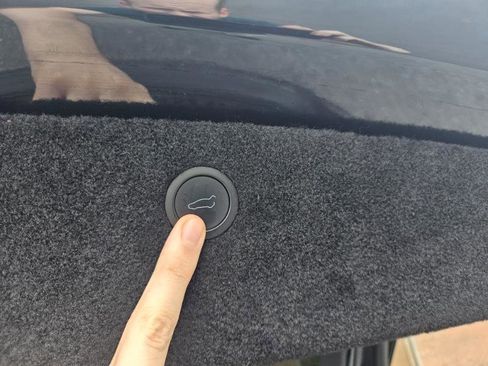 Used 2022 Tesla Model X image 72