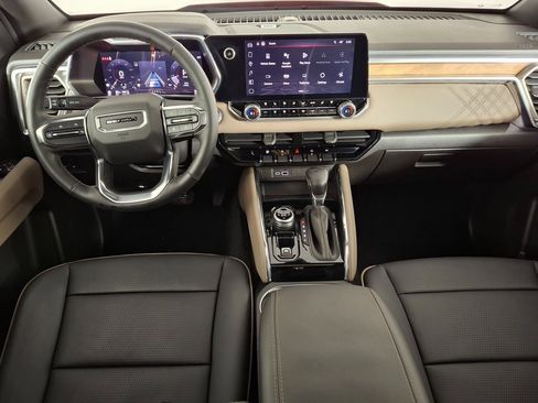 Used 2024 GMC Canyon Denali image 10