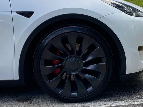 Used 2023 Tesla Model Y Performance AWD/4WD image 13