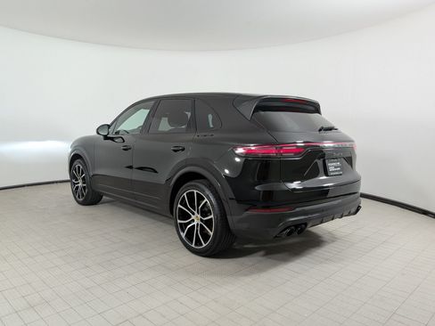 Certified 2023 Porsche Cayenne Platinum Edition AWD/4WD image 3