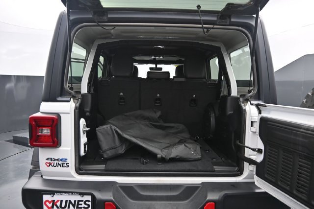 Used 2022 Jeep Wrangler Unlimited Rubicon 4xe w/ Cold Weather Group AWD/4WD image 31