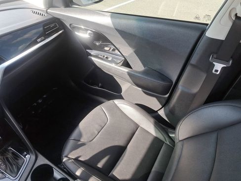 Used 2022 Kia Niro EX Premium image 11