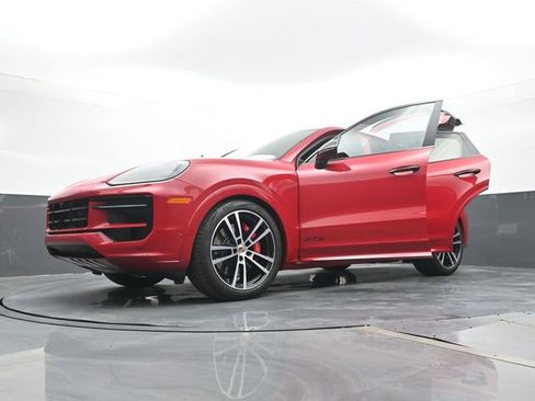 Used 2025 Porsche Cayenne GTS image 31