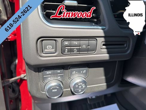 Used 2024 GMC Yukon AT4 AWD/4WD image 17