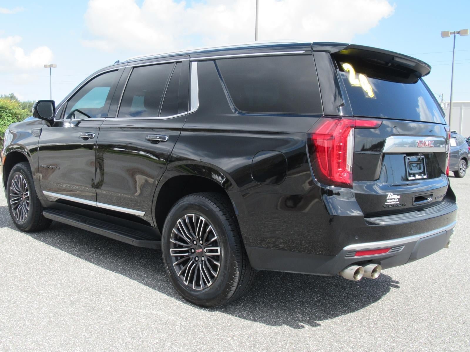 Used 2024 GMC Yukon Denali w/ Advanced Technology Package AWD/4WD image 5
