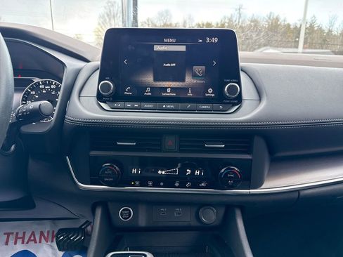 Used 2023 Nissan Rogue SV image 18