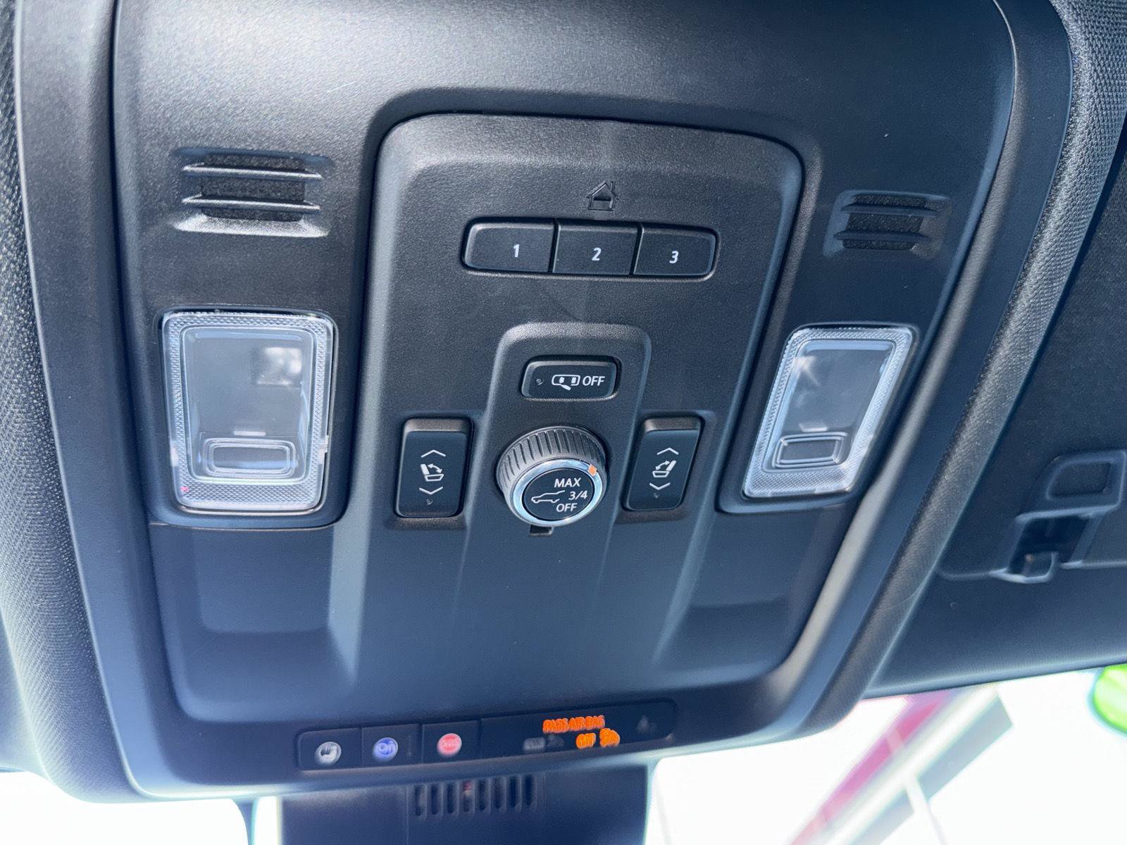 Used 2024 GMC Yukon SLT w/ SLT Luxury Package AWD/4WD image 37