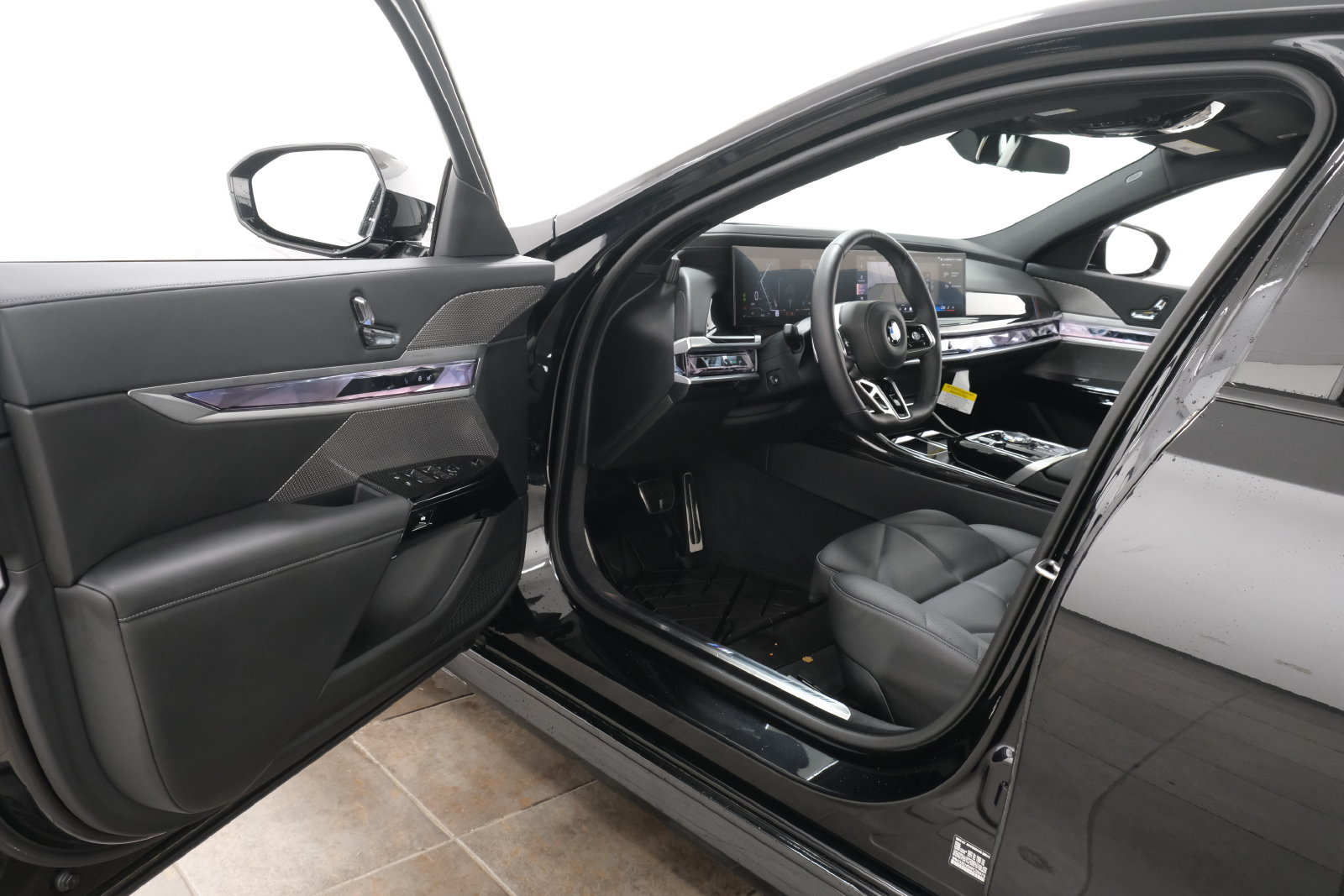Used 2024 BMW 740i xDrive w/ Premium Package 2 AWD/4WD image 25