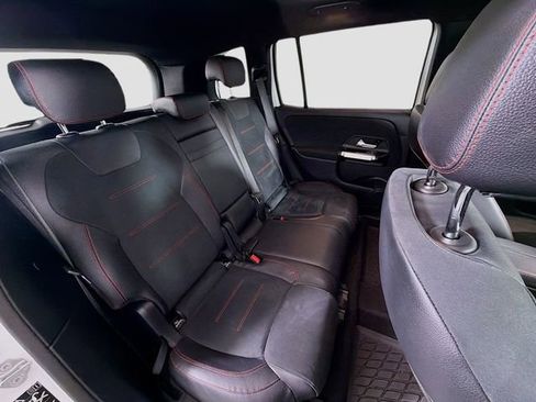 Used 2021 Mercedes-Benz GLB 250 4MATIC image 28