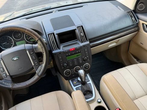 Used 2011 Land Rover LR2 HSE AWD/4WD image 19