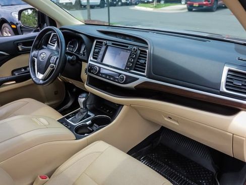 Used 2015 Toyota Highlander Limited Platinum AWD/4WD image 54