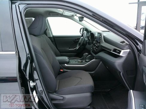 Certified 2022 Toyota Highlander LE image 30