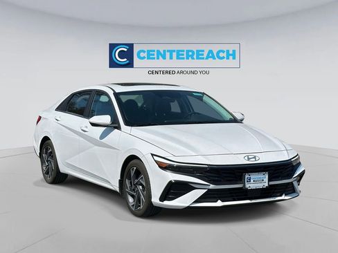 Used 2024 Hyundai Elantra SEL w/ Convenience Package FWD image 2