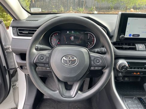 Used 2025 Toyota RAV4 XLE image 33