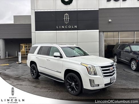 Used 2018 Cadillac Escalade Luxury image 1