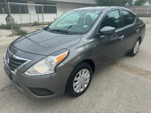 Used 2018 Nissan Versa SV FWD image 3