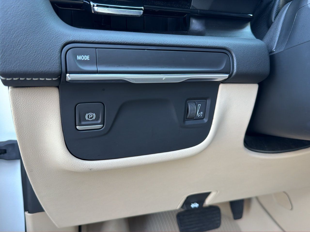 Certified 2023 Cadillac Escalade Premium Luxury RWD image 21