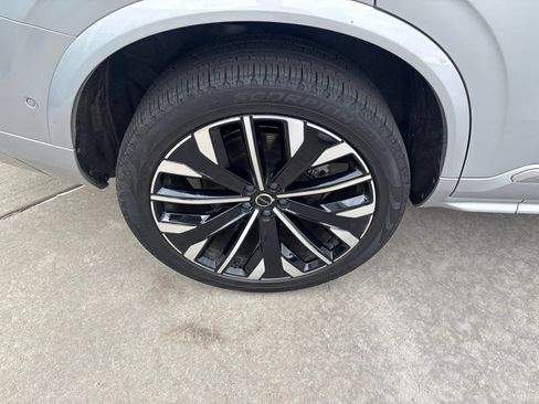 Certified 2025 Volvo XC90 B6 Plus AWD/4WD image 13