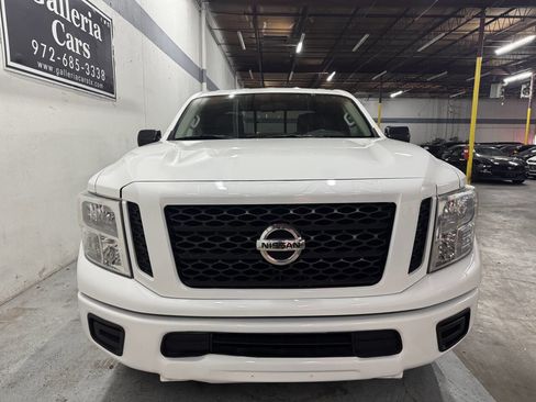 Used 2017 Nissan Titan S image 4