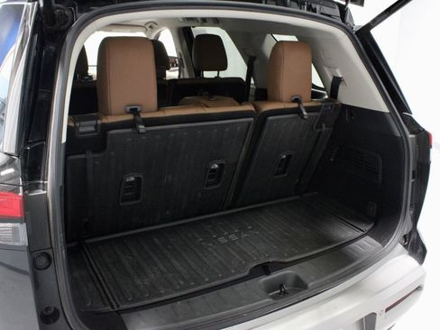 Certified 2025 Nissan Pathfinder Platinum w/ Cargo Package AWD/4WD image 13