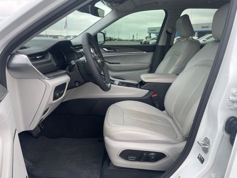 Used 2023 Jeep Grand Cherokee Overland image 21