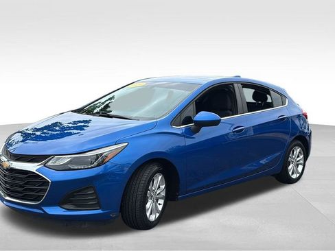 Used 2019 Chevrolet Cruze LT w/ Sun And Sound Package FWD image 3