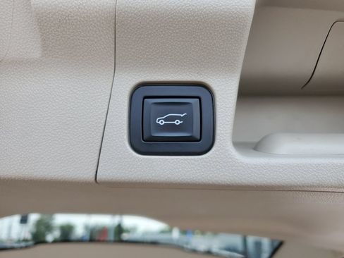 Used 2018 GMC Acadia Denali w/ Technology Package FWD image 35