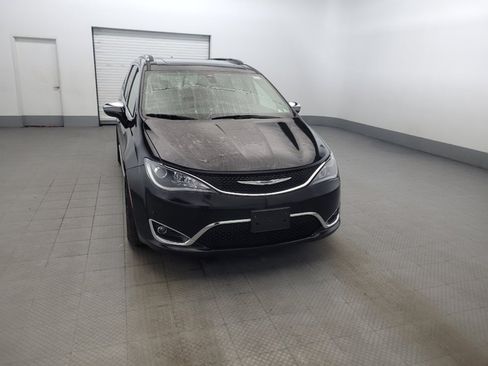 Used 2018 Chrysler Pacifica Limited FWD image 14