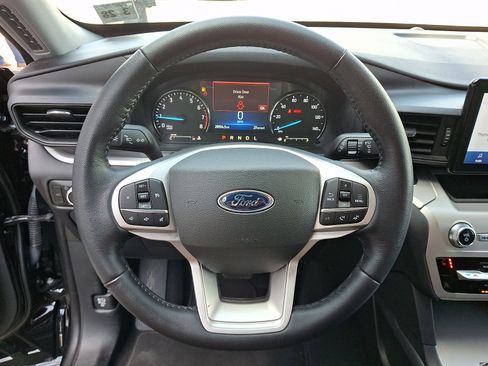 Certified 2022 Ford Explorer XLT w/ Class IV Trailer Tow Package image 23