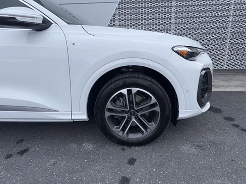 Used 2025 Audi Q5 2.0T Premium Plus w/ Premium Plus image 3